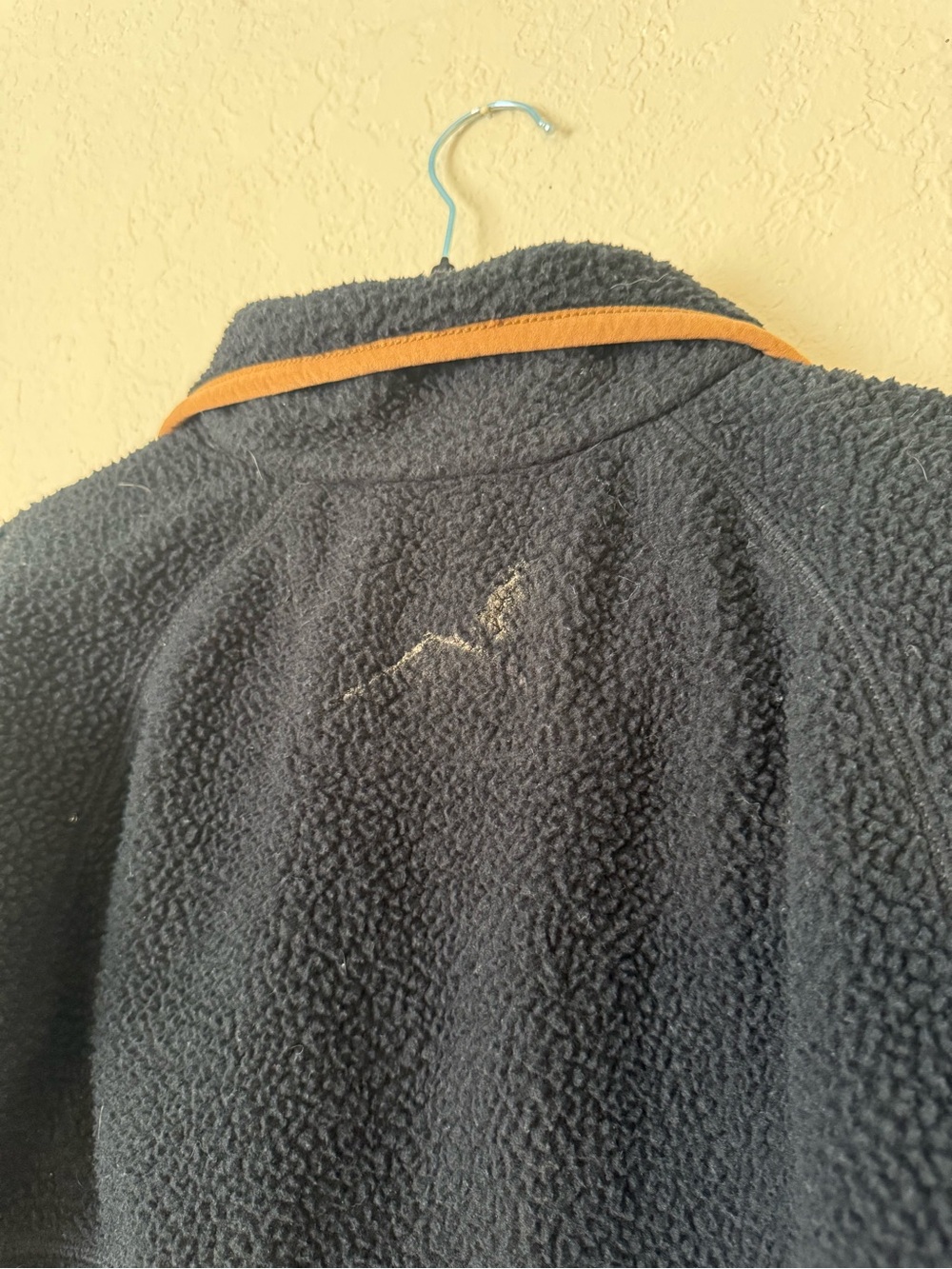 Adorable Sherpa Carhartt Sweater - Picture 7 of 7